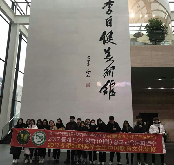 1516073456432026779.jpg C:UsersAdministratorDesktop\u5b54院新闻\u5b66生团\u53c2观长沙李自建美术馆600.jpg